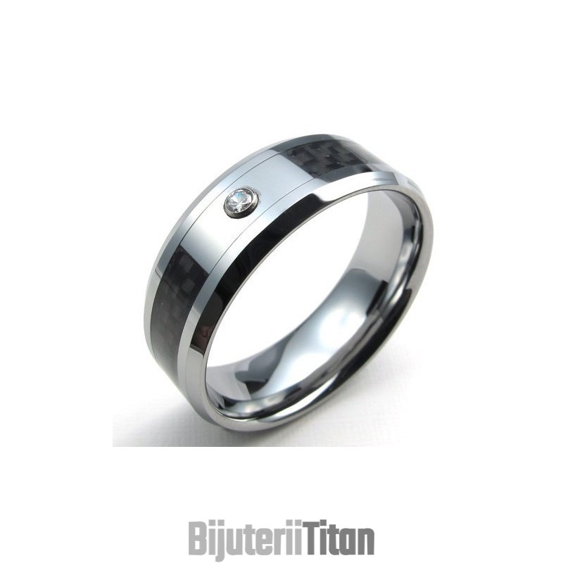 Formă Elegantă, Culoare Strălucitoare Pentru Un Inel De Titan Cu O Poveste Lungă