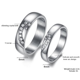 Inel De Titan Durabil În Utilizare Pentru Îndrăgostiți