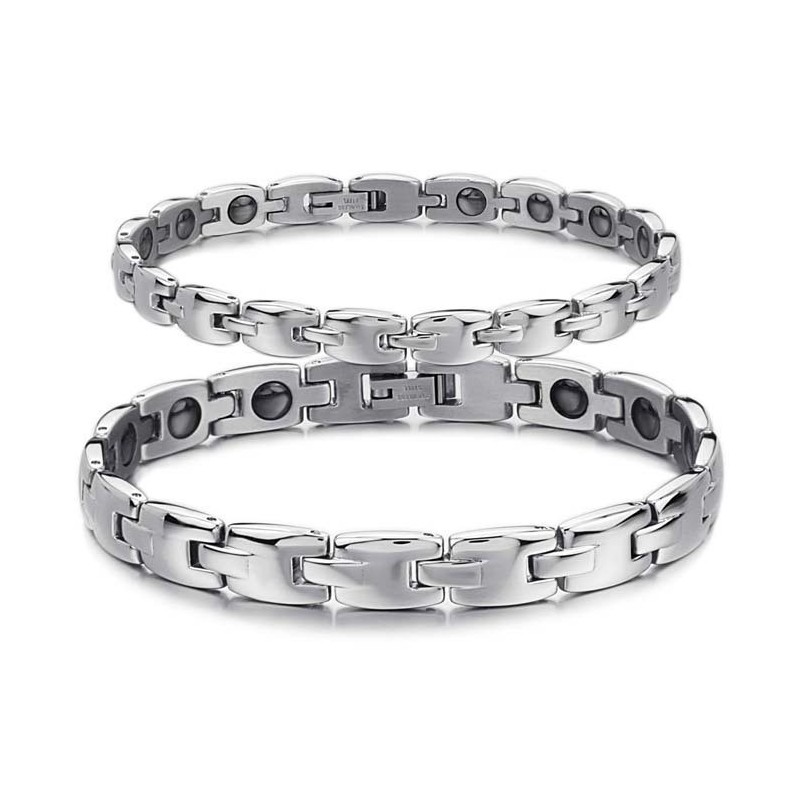 Cunoscută Pentru Brățara Sa Din Titan, Cu Magnetită, De Calitate Superioară, Pentru Îndrăgostiți.