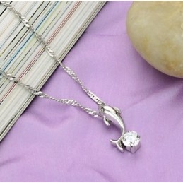 Colier Din Titan Placat Cu , În Formă De Delfin Femelă, De Renume Mondial, Cu Diamant