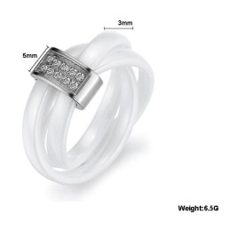 Cunoscut Pentru Inelul Său Ceramic Din Tungsten De Calitate Superioară Cu Strasuri