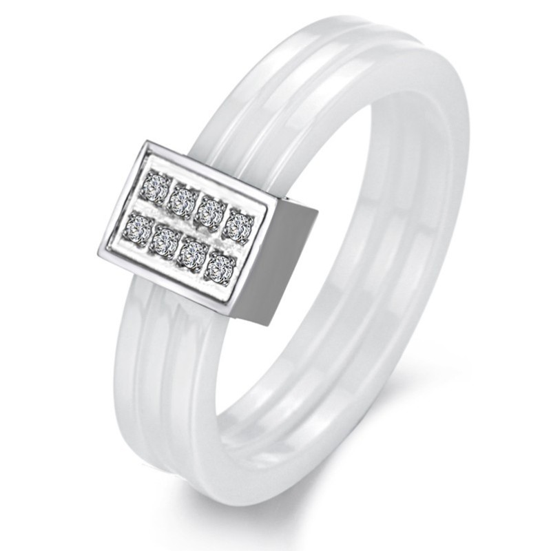 Cunoscut Pentru Inelul Său Ceramic Triciclic Din Tungsten De Calitate Superioară Cu Stras Cunoscut Pentru Inelul Său Ceramic Triciclic Din Tungsten De Calitate Superioară Cu Stras