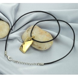 Cunoscut Pentru Colierul Său Ceramic Din Tungsten Cu Romburi De Calitate Superioară