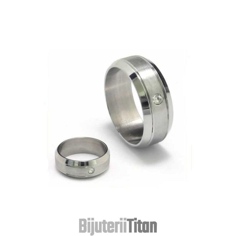 Inel Unisex Din Titan Cu Diamant De 8 Mm