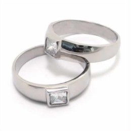 Inel De Titan Cu Diamante De 6 Mm Și Incrustații De Culoare Verde Închis