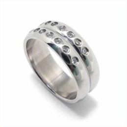 Inel De Titan Cu Diamante De 8 Mm Și Incrustații De Culoare Neagră