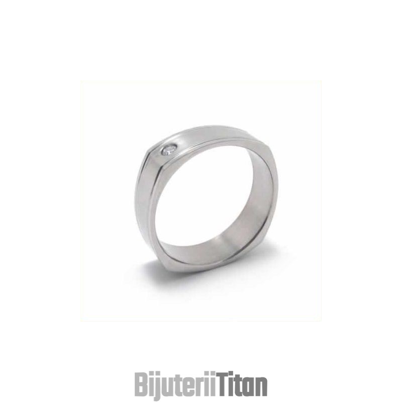 Inel De Titan Cu Diamante De 6 Mm Și Incrustații De Culoare Verde Închis