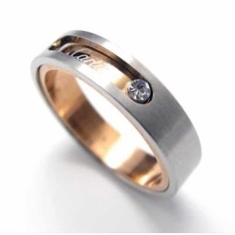 Inel De Titan Cu Diamante De 5 Mm Și Incrustații De Culoare Neagră