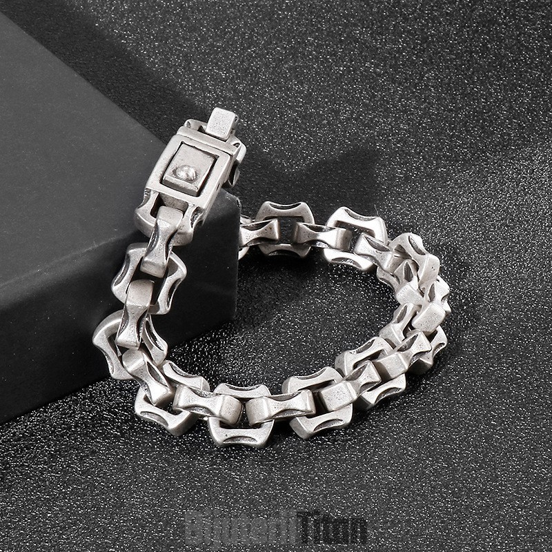 Brățări Retro Populare Din Titan Pentru Bărbați Cu Accesorii Brățări Retro Populare Din Titan Pentru Bărbați Cu Accesorii