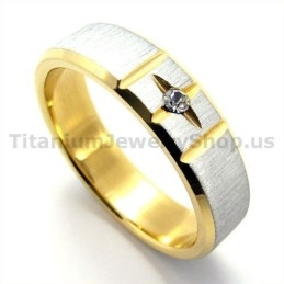 Inel Din Titan Gloden Cross Cu Diamant