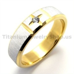 Inel Din Titan Gloden Cross Cu Diamant