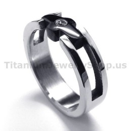 Inel De Titan Cu Cruce Și Diamant