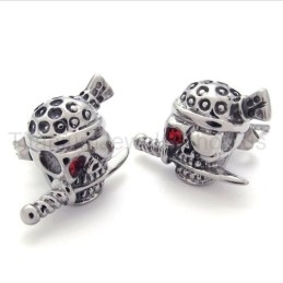 Cercei Din Titan Cu Sabie Și Craniu Și Un Ochi Roșu