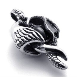 Pandantiv Din Titan Cu Gemă Wing Claw